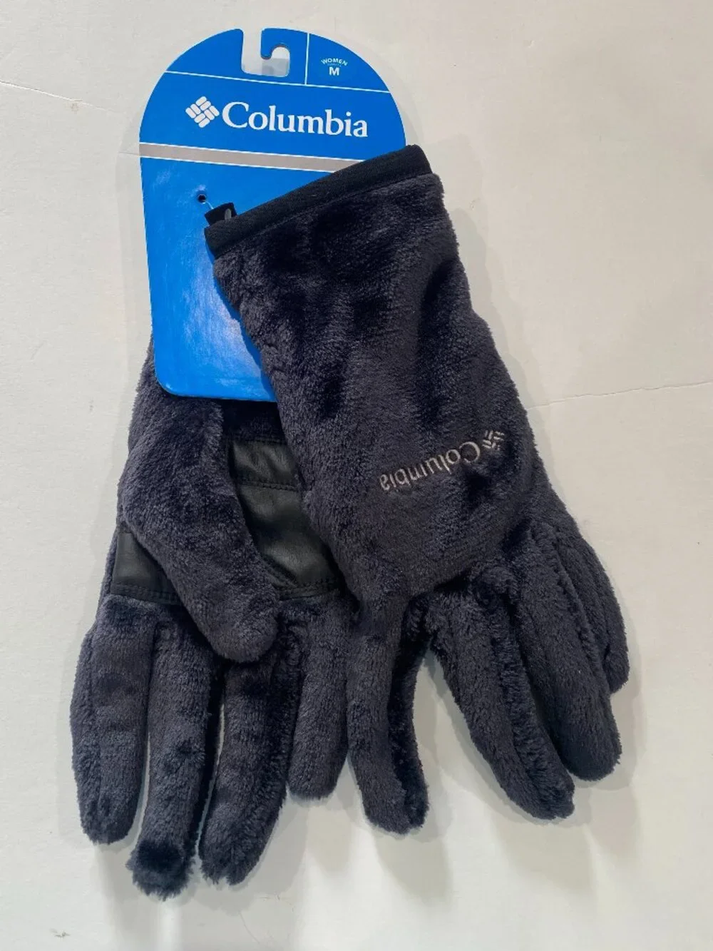 Columbia NWT women's M, Fast Beauty II Fleece Gloves in black.